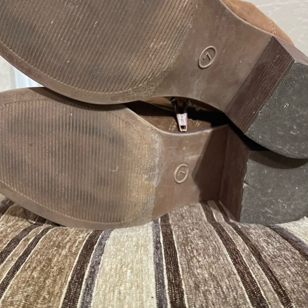 Tan Heeled Boots - Picture 4 of 6